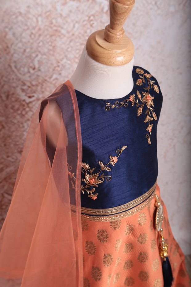 Embd top/buti weave skirt SB8_1014 - Variety Silk House Ltd